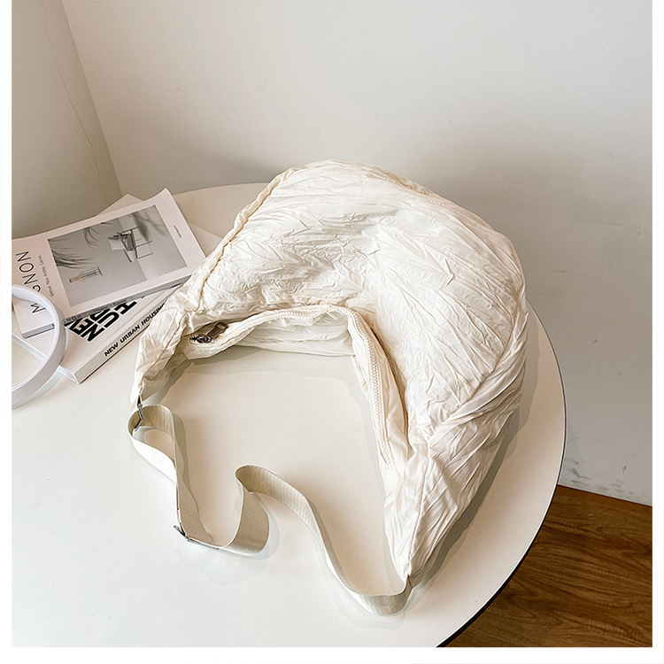 新品褶皱半月包简约时尚斜挎包大容量潮搭单肩包慵懒风都市休闲包详情37