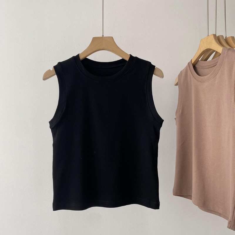 A solid-color short vest with a halter top in the European and American style for women in summer. It is a slimming and form-fitting Korean style with sleeveless tops worn inside and outside pic 7