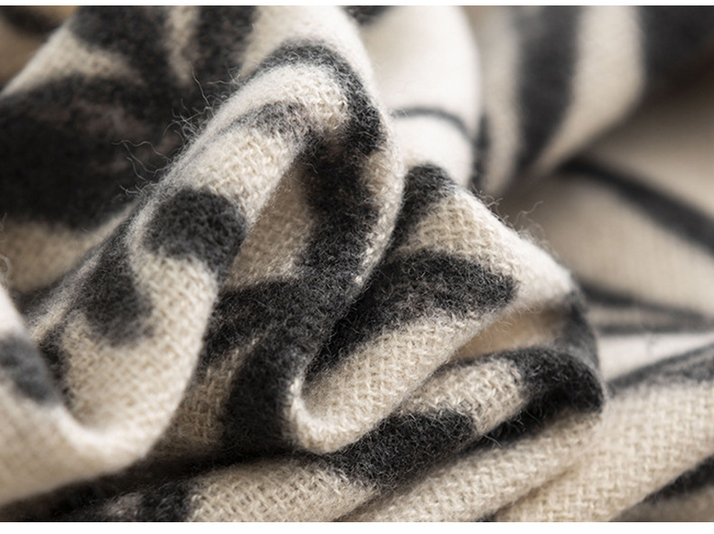A trendy faux cashmere scarf for women with a sweet and creamy style, autumn and winter printed scarf and scarf, a popular shawl pic 16