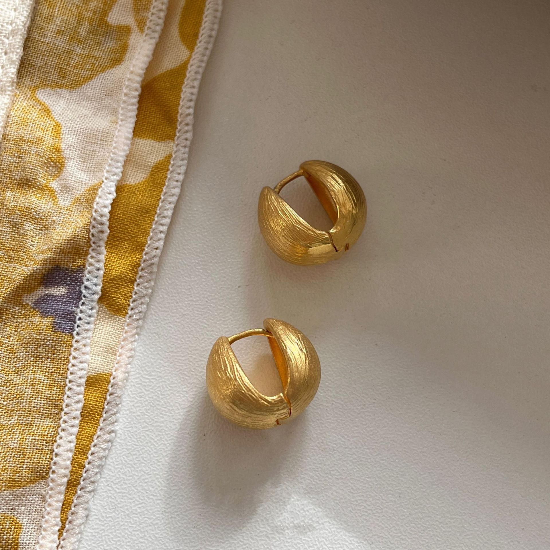 韩式个性时尚复古简约花纹几何耳扣小众轻奢百搭高级感冷淡风耳环详情2