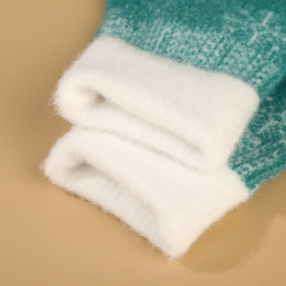 Cross-border snowflake Christmas gloves are warm and cute for women in autumn and winter. The five-finger touch screen keeps your hands warm while cycling in winter pic 8