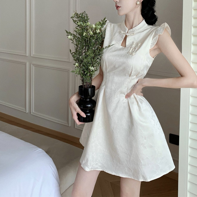 A new Chinese-style improved version of a high-end cheongsam dress and short skirt with a touch of elegance and charm pic 5