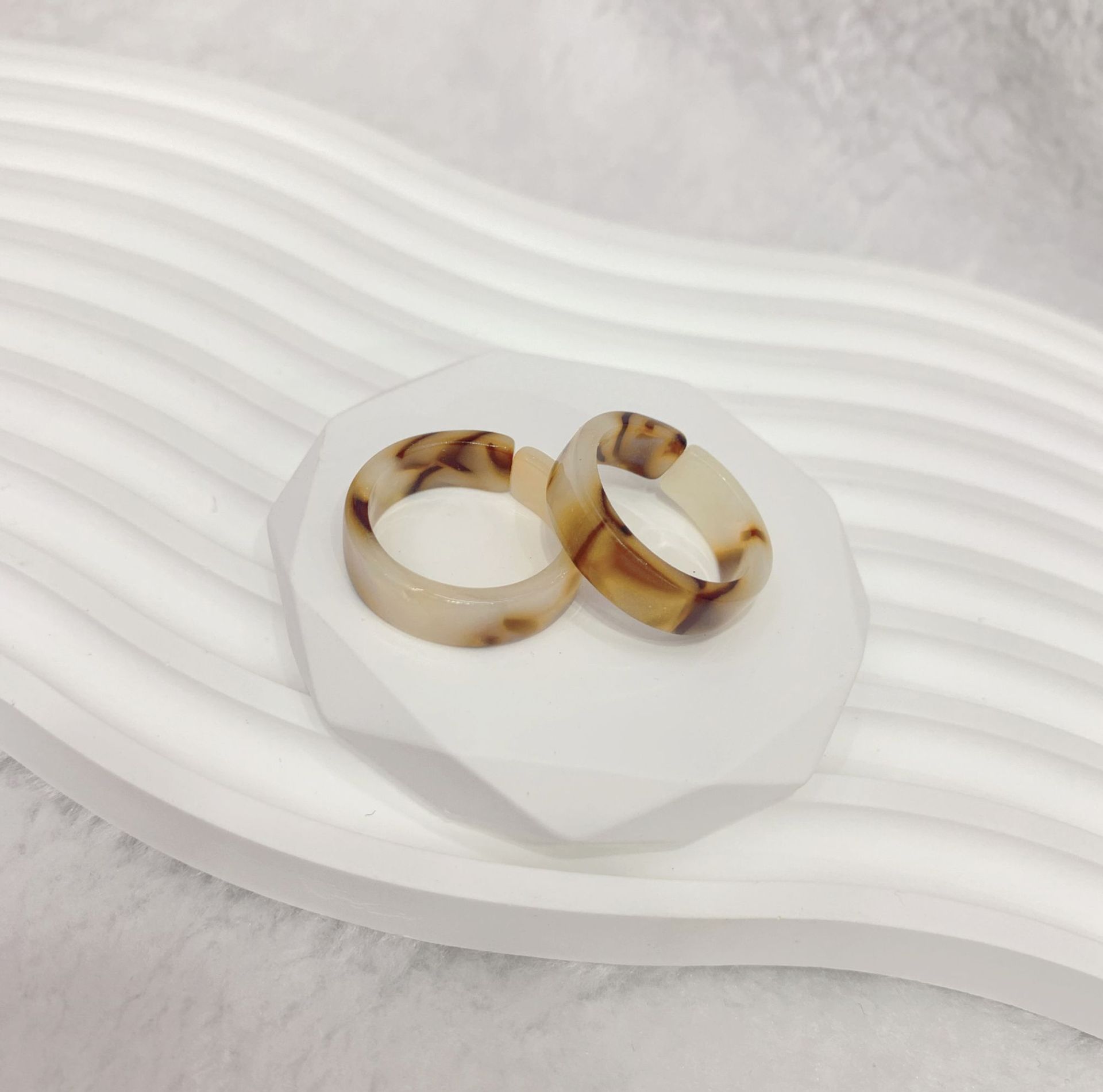 韩款新潮设计感开口圆形醋酸可调节豹纹戴帽糖果大理石纹节奏戒指详情5