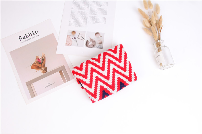 Factory direct sales of pet clothes, autumn and winter teddy pet warm sweaters, British fashionable and cool cat and dog clothing pic 3