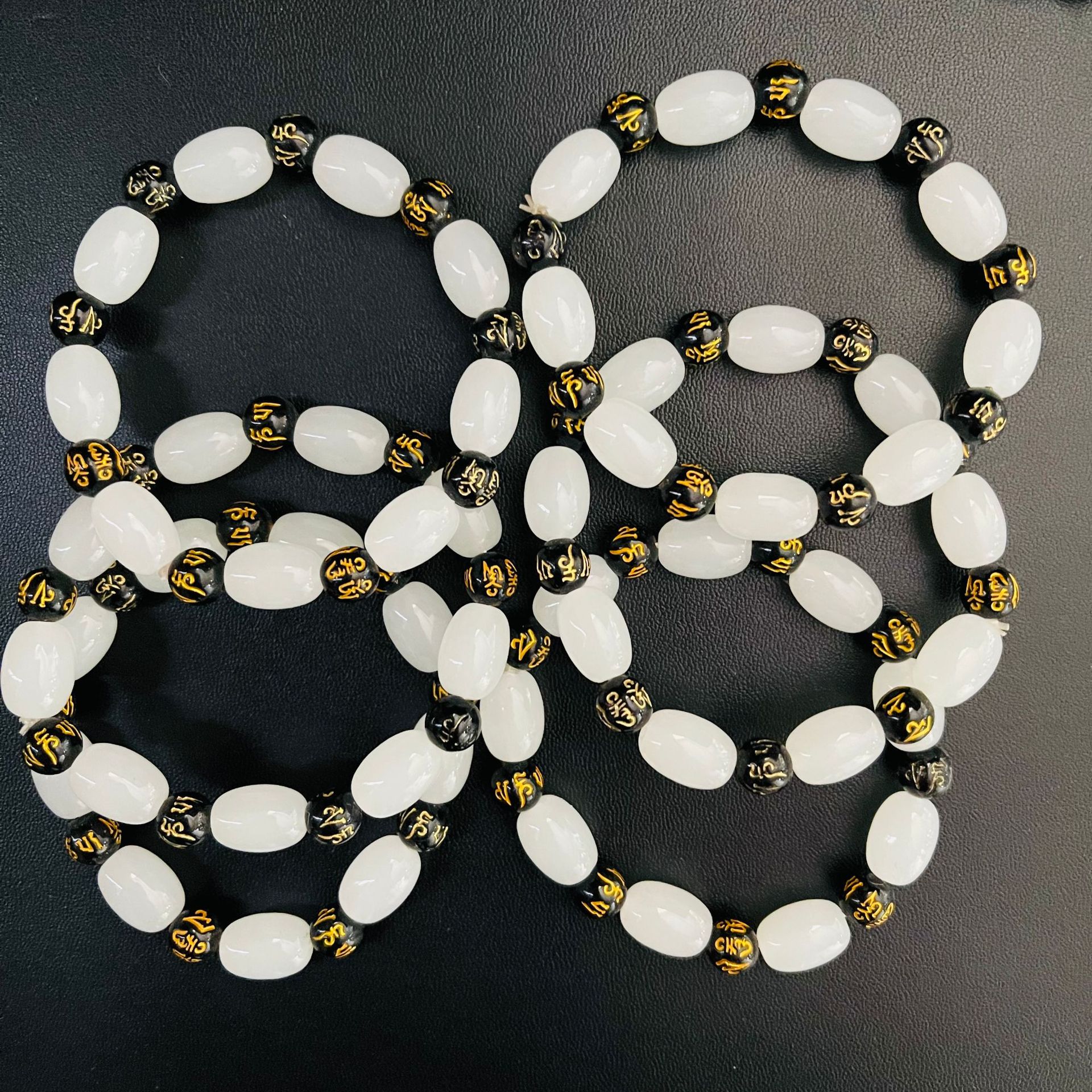 【1-8 Zone 】 10x14mm (Jujube Jade with Black six-character) bracelet 50 per bundle 10x14mm (Jujube Jade with black six-character) bracelet for men and women, versatile bracelet 1 yuan, wholesale from street stalls pic 3