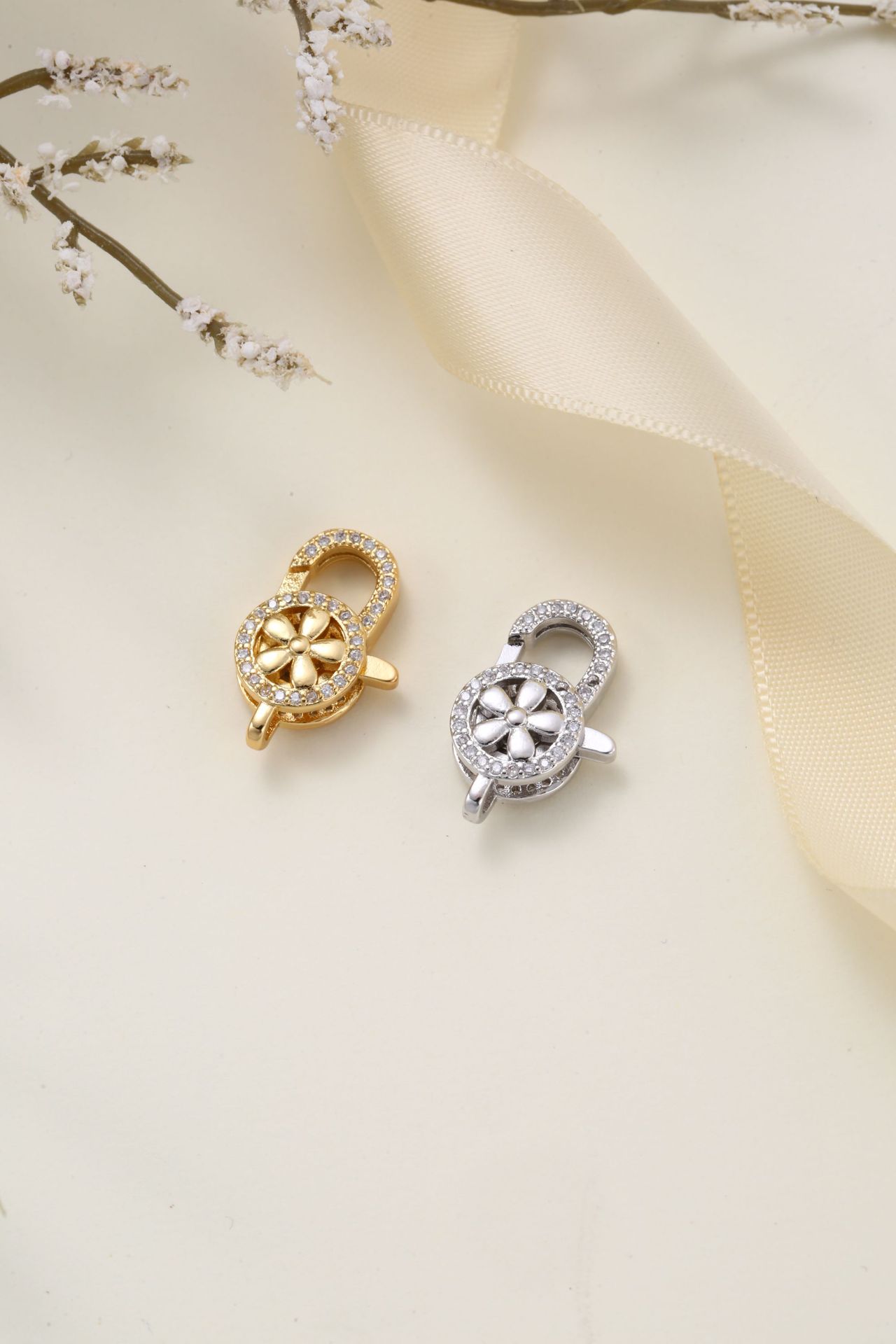 High-quality diamond-encrusted, high-grade brass cast special-shaped lobster pendant, necklace pendant, clothing pendant, 18K color retention pic 13