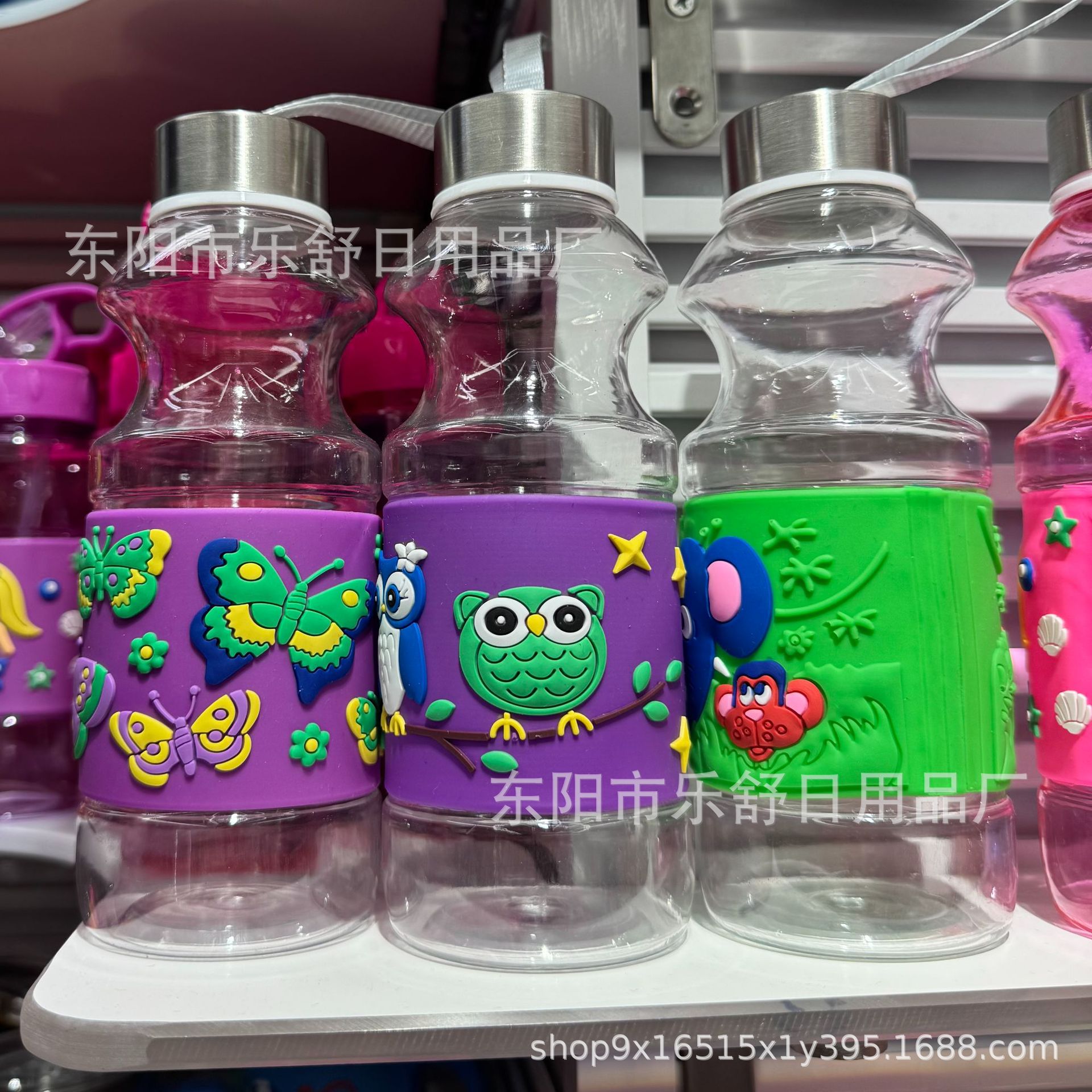 厂家时尚可爱pvc软胶塑料杯带杯套隔热儿童水壶户外运用水壶提手详情7