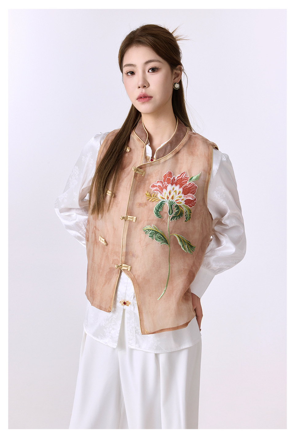 新中式马甲女高端女春夏外穿国风欧根纱刺绣复古高级感立领薄马夹详情9