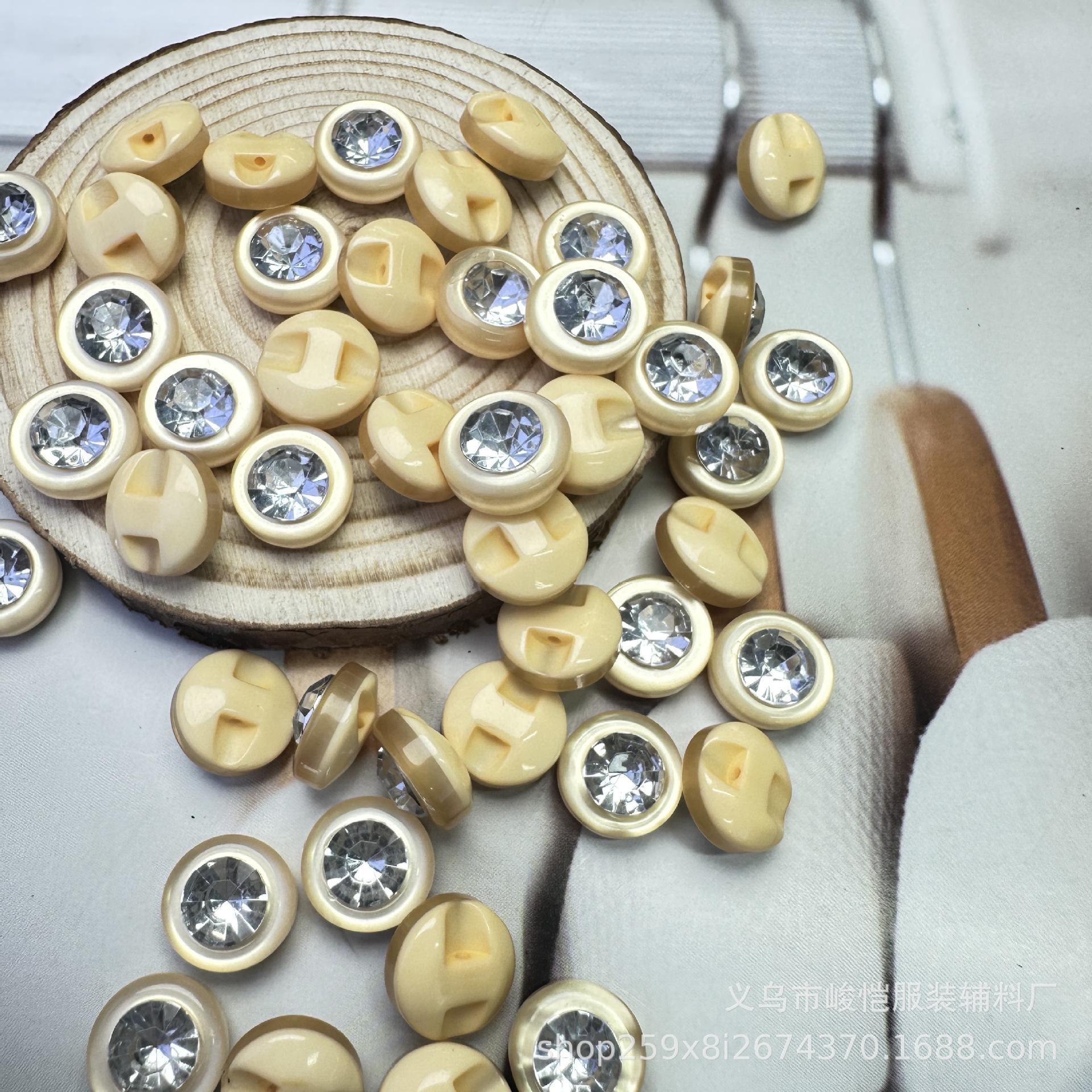 新款简约小香风三色圆形金属钻扣毛衣大衣毛呢皮草马甲西装外套扣详情11