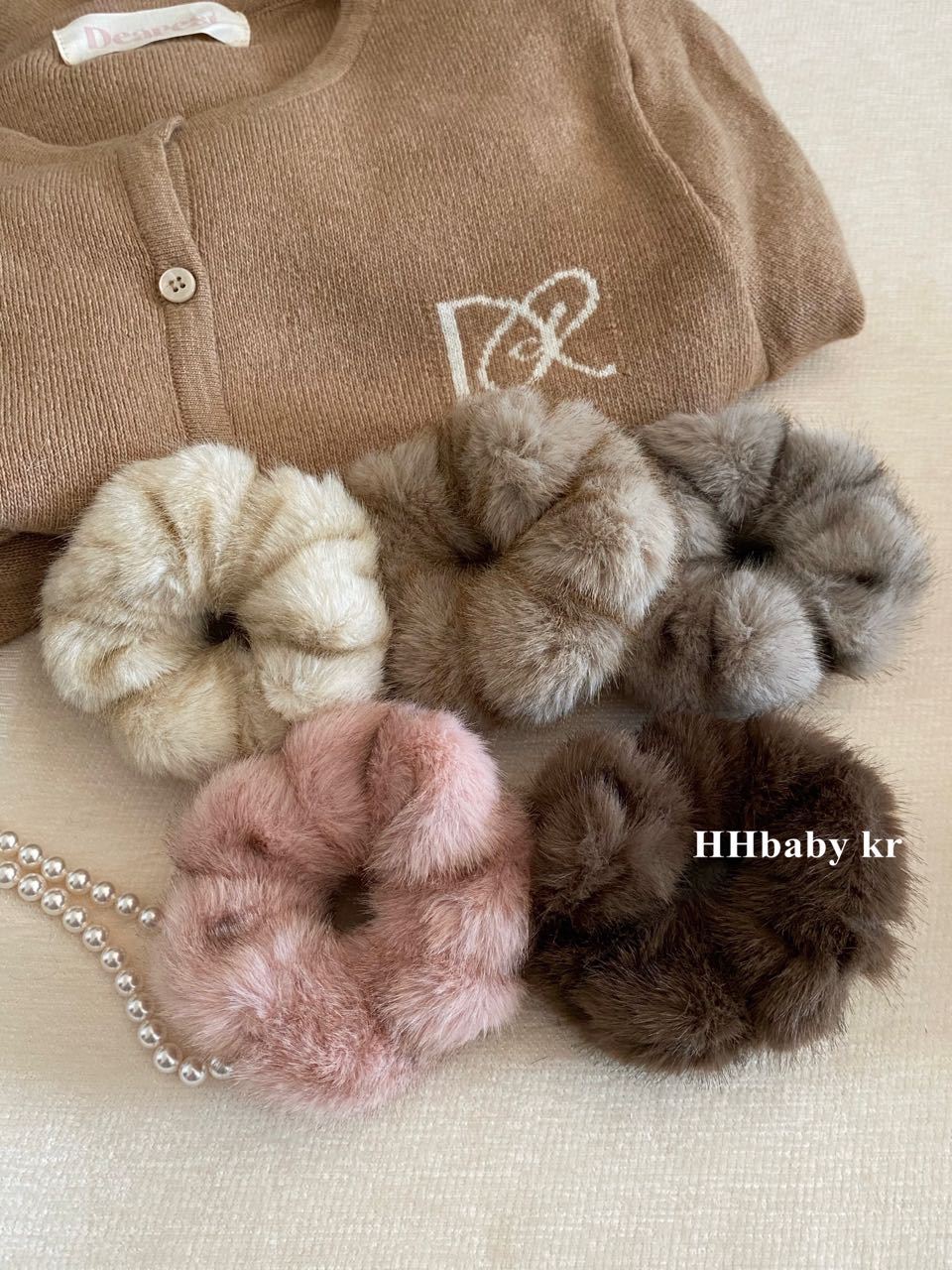 Maillard coffee-colored velvet large intestine hair band for women in autumn and winter, high-elasticity ponytail hair tie, elegant hair tie headwear pic 2
