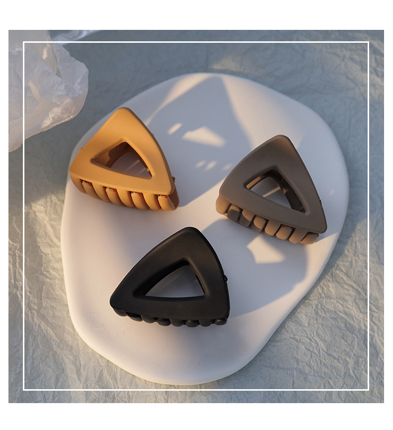 High-end style clips, triangular small gripper headwear, half-tied ponytail, shark clip at the back of the head, female hair clip, hair grabbler pic 1