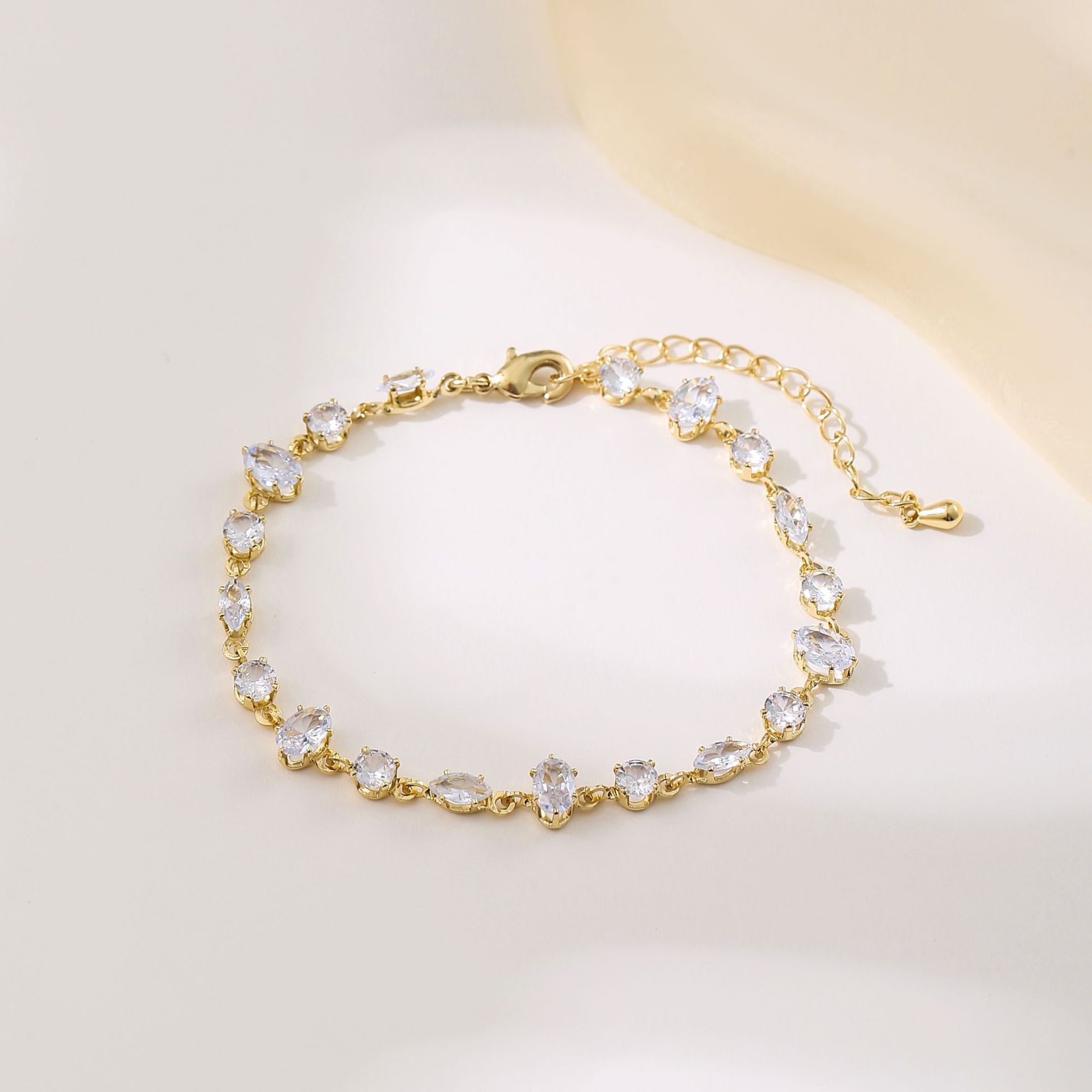 浪漫法式锆石爱心珍珠18K金手链轻奢高级感时尚甜美风首饰套装详情6