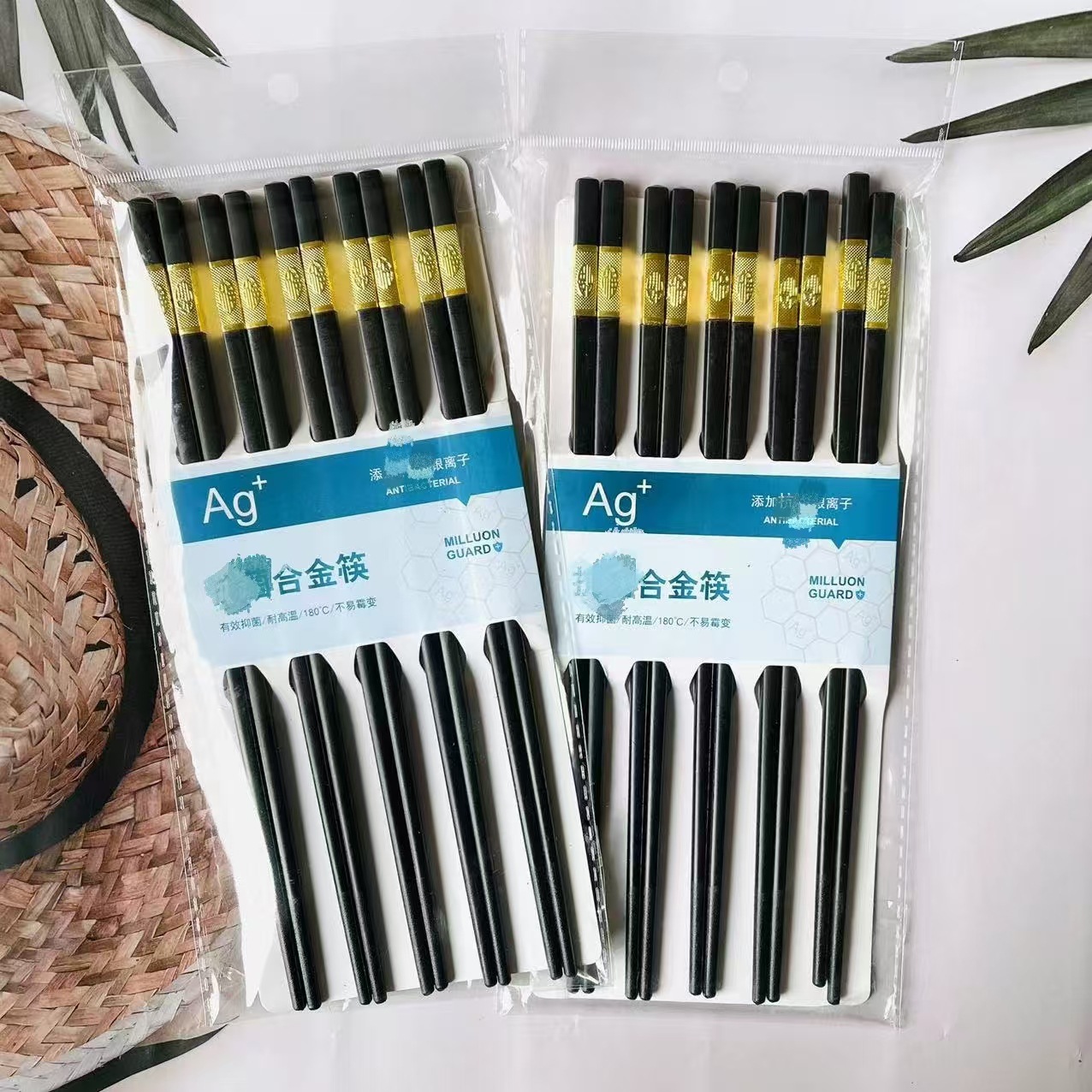 【 Zone 2-9 】 052-5 Pairs of alloy Chopsticks 300 yuan per box, 052-5 pairs of alloy chopsticks, new household and daily-use chopsticks, alloy chopsticks, black chopsticks, 2 yuan store wholesale pic 1