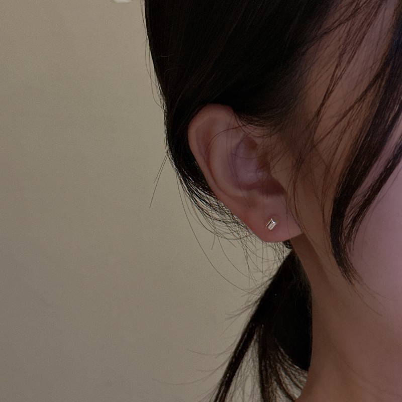 S925纯银韩版基础款小耳钉韩国风简约款通勤搭配养耳洞耳环批发详情12