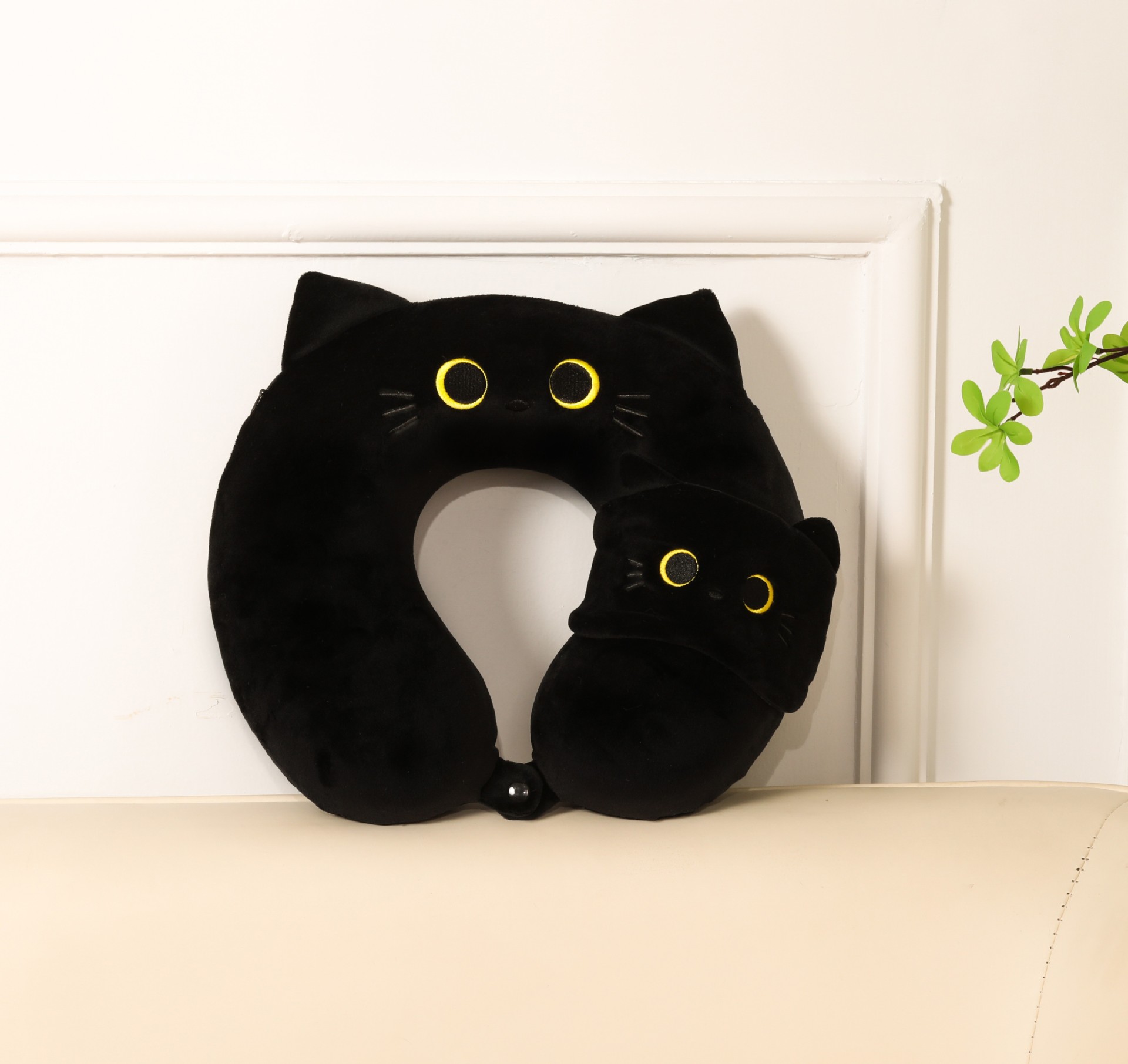The popular black cat U-shaped pillow car headrest is black and cute. The cute cat question mark pillow eye mask bag is highly recommended on Xiaohongshu pic 6