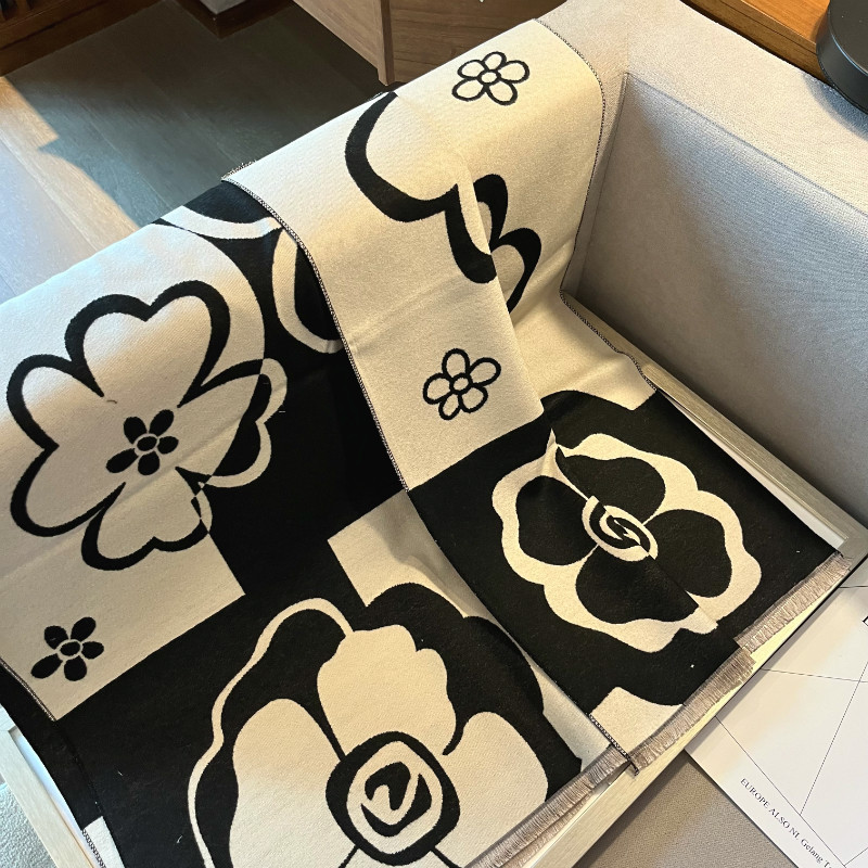 新款秋冬围巾轻奢高级感披肩保暖百搭女韩系氛围感围巾C家大披肩详情9