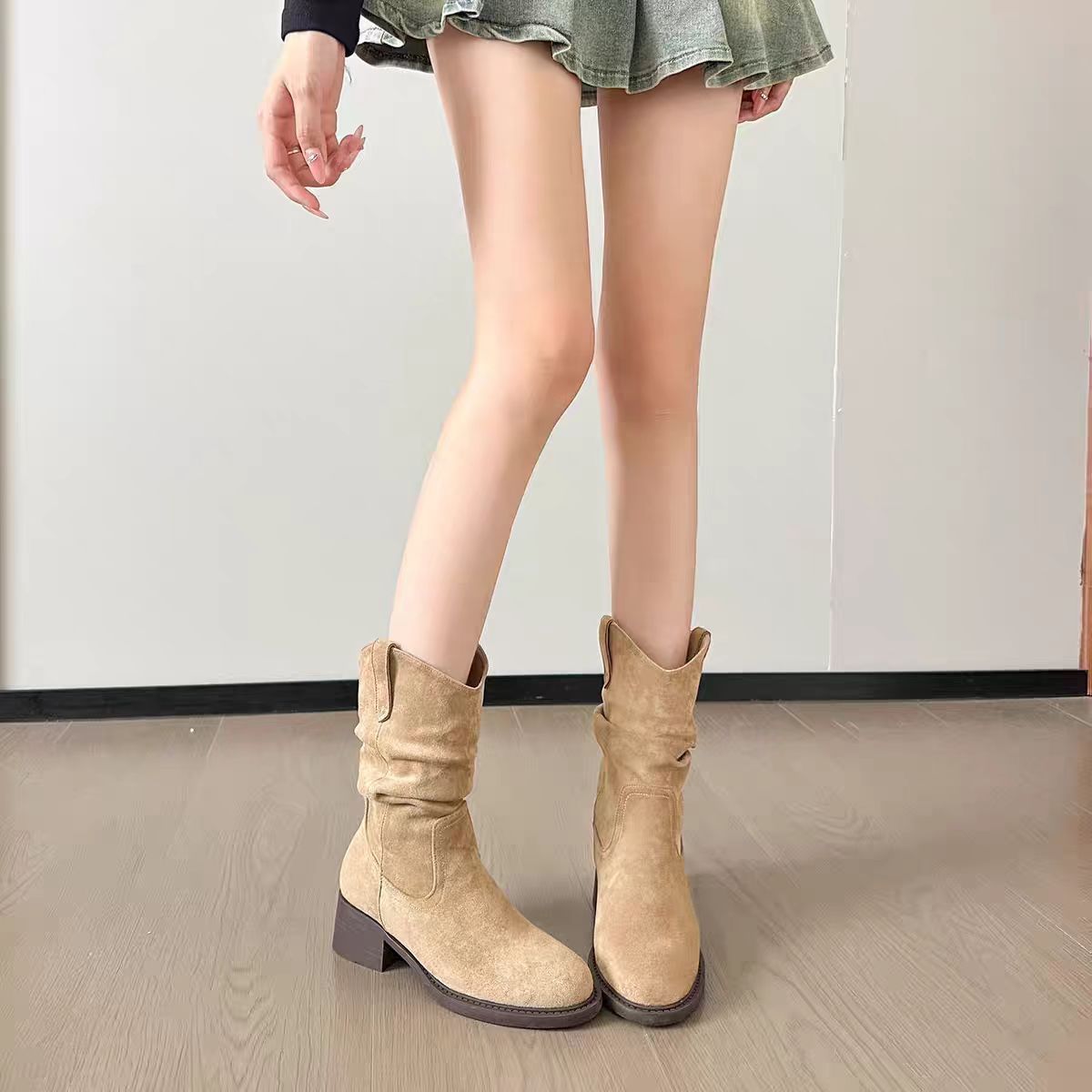 女鞋百搭堆堆靴女2025新款秋季V口显瘦中筒靴子褶皱堆堆马丁靴详情5