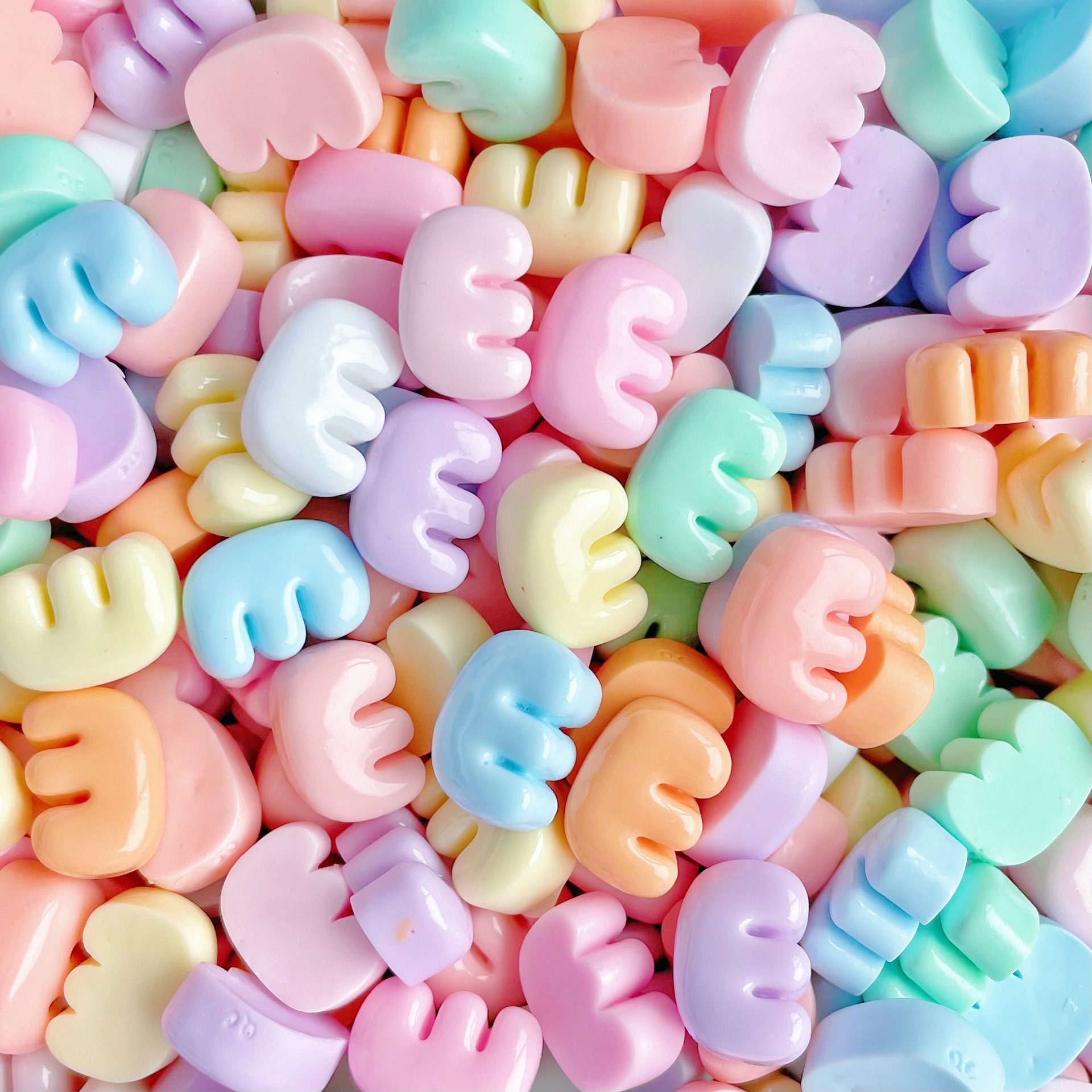 Mini small resin accessories with 26 English letters, letter cream glue hair clips, phone cases and accessory materials pic 9