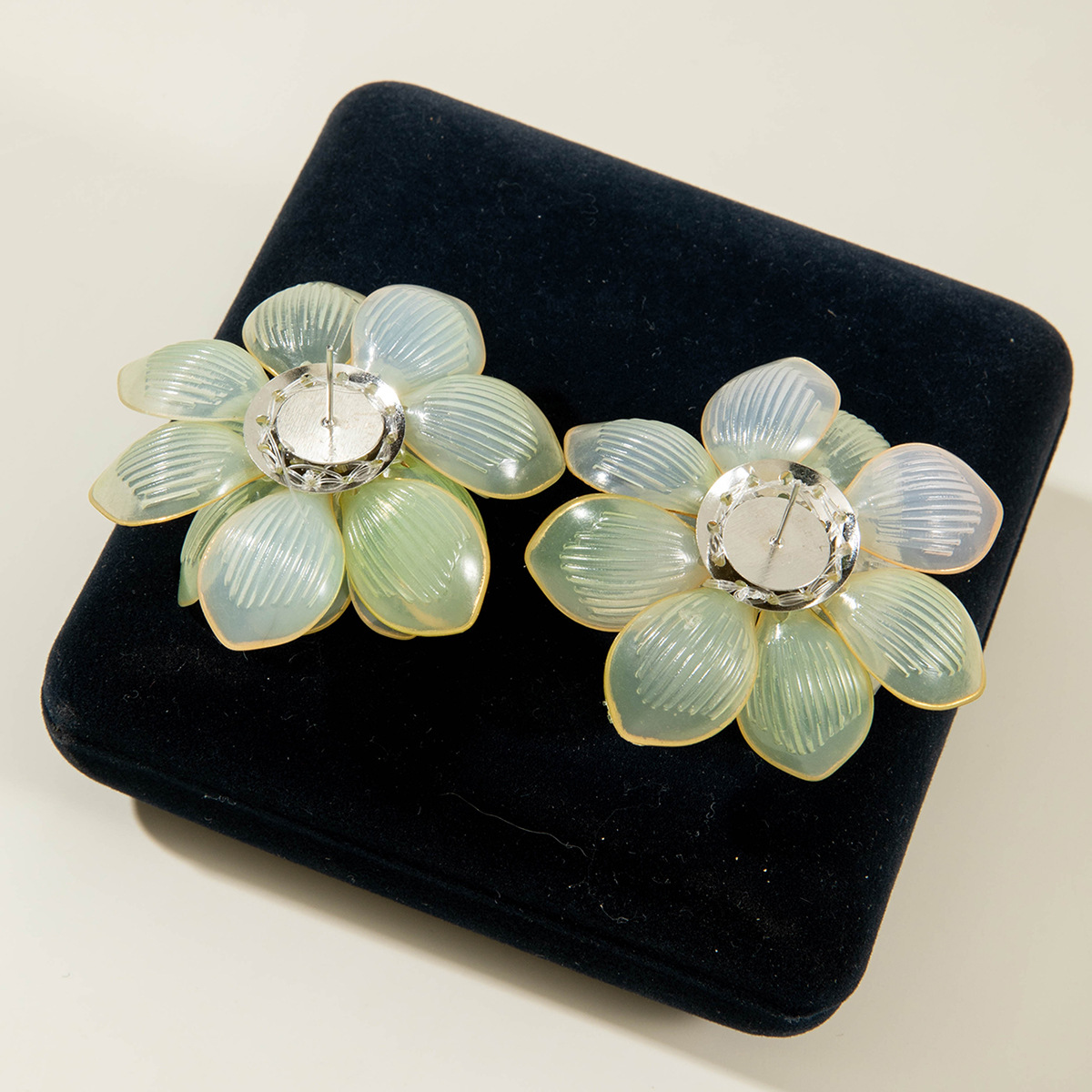 亚马逊跨境清新甜美彩色树脂花瓣花朵耳钉气质多巴胺 耳环耳饰女详情17