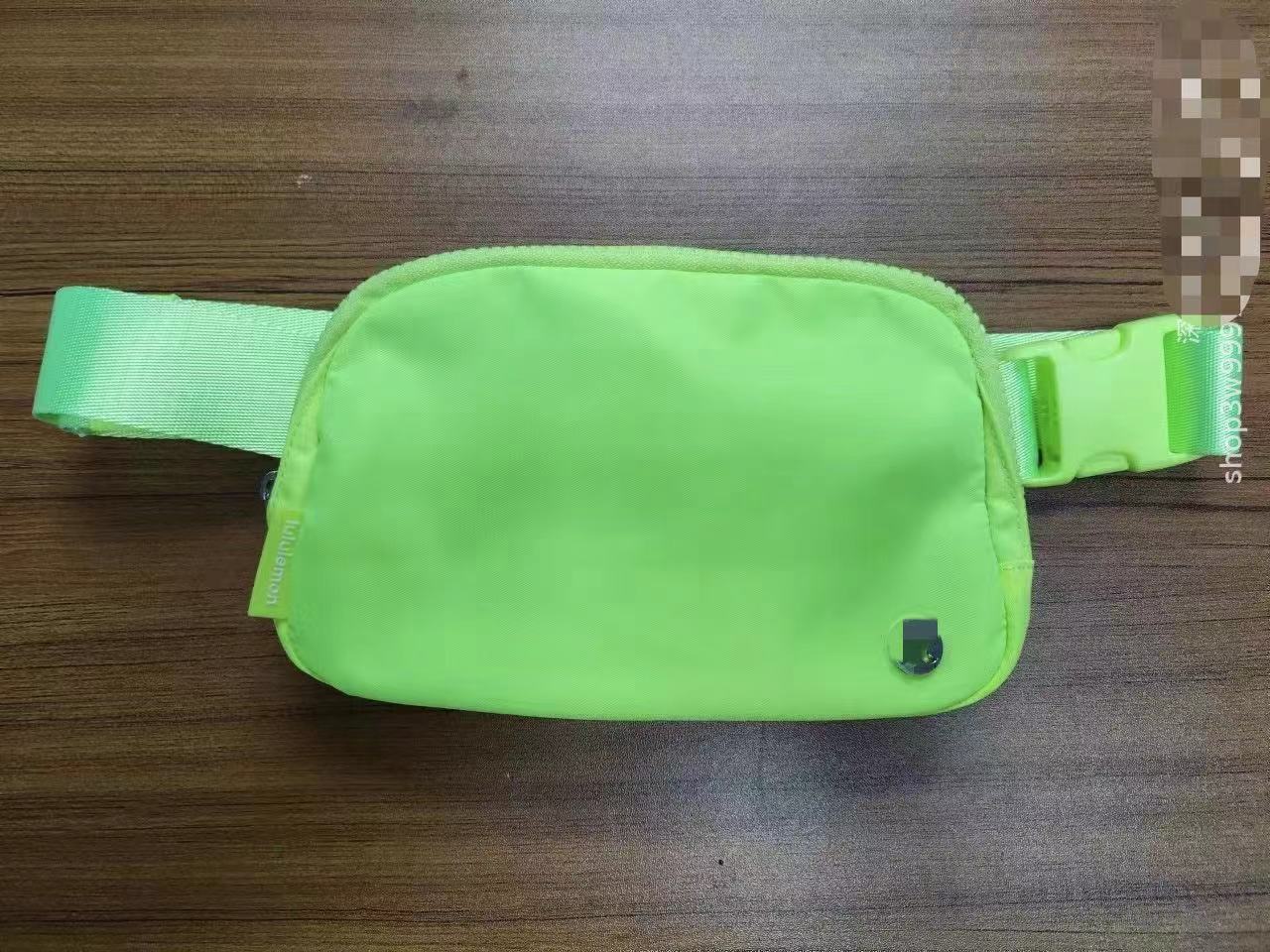 lulu腰包时尚多功能腰包大容量运动包手机包跑步健身腰包斜挎包包详情7