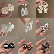 The new Chinese-style PI Xiu bracelet is fashionable, elegant, niche, simple and of high appearance level. It is an ins imitation strawberry crystal best friend bracelet and accessory pic 11