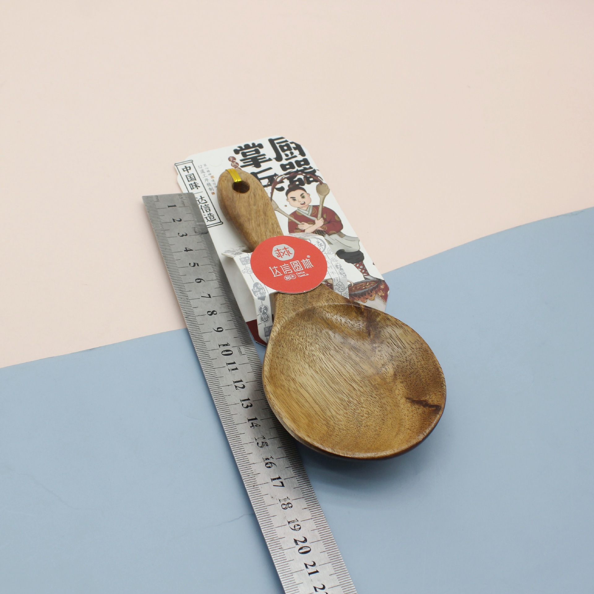 The wooden cooking spoon and spatula for the kitchen can handle everything from stir-frying to making soup, boiling, stewing and deep-frying in one go. It can also drain oil and water, and is not tiring to hold for a long time pic 1