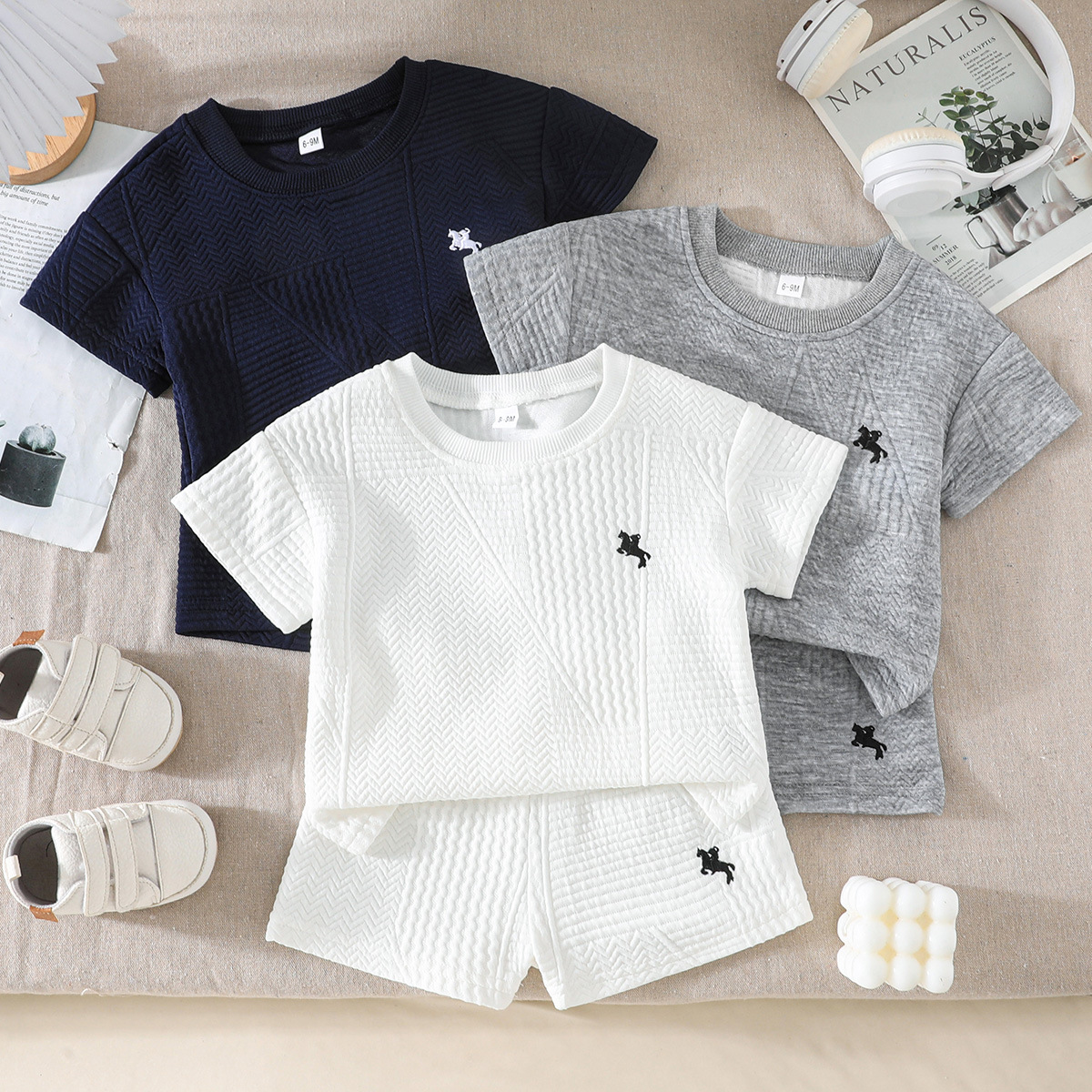 A simple and comfortable embroidered T-shirt and shorts set with horse racing patterns for boys aged 0-3 years old, a new summer sports outfit pic 3