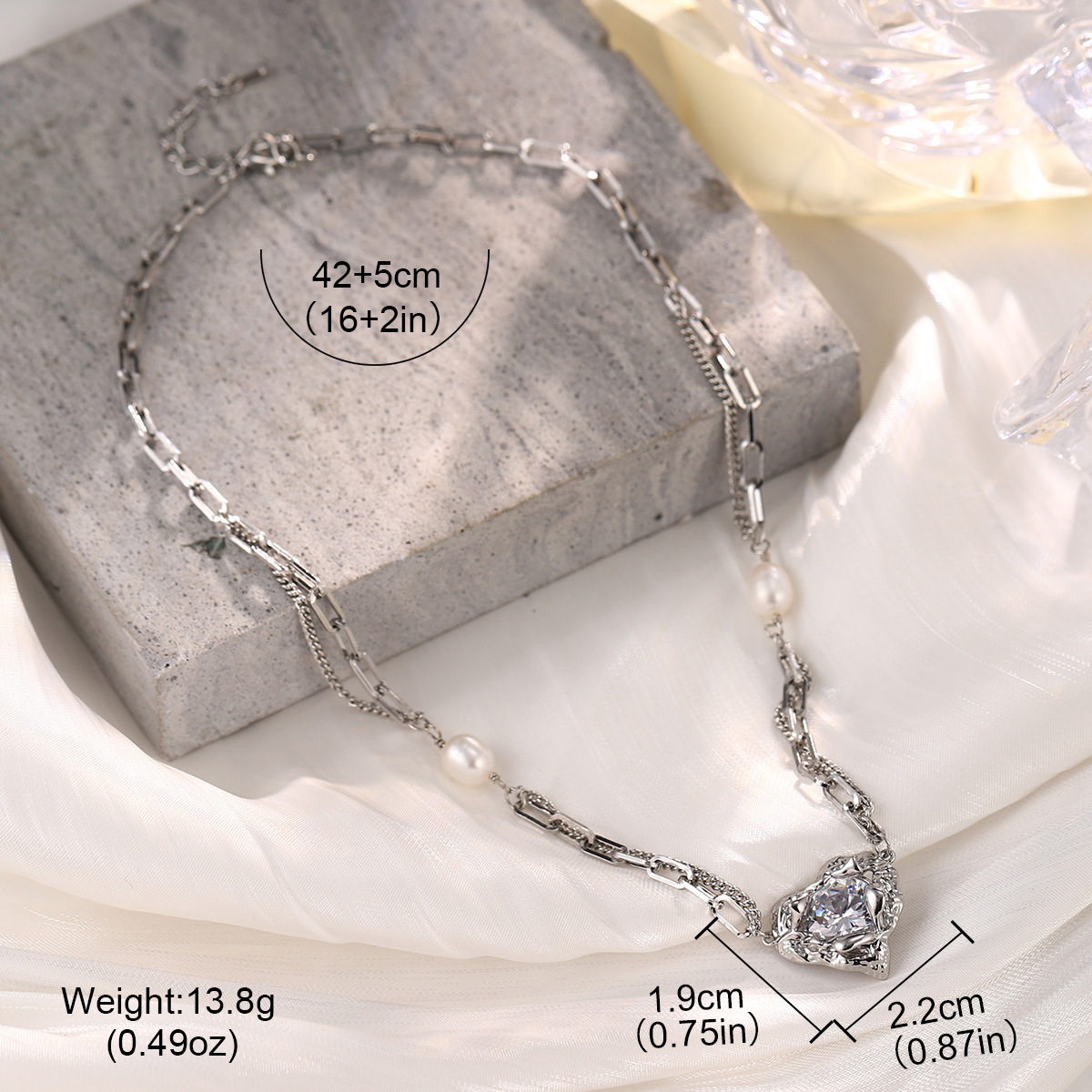 The new heart-shaped bow collarbone chain is a niche retro necklace that is versatile for summer, exuding a sense of high-end luxury and a light fragrance style pic 36