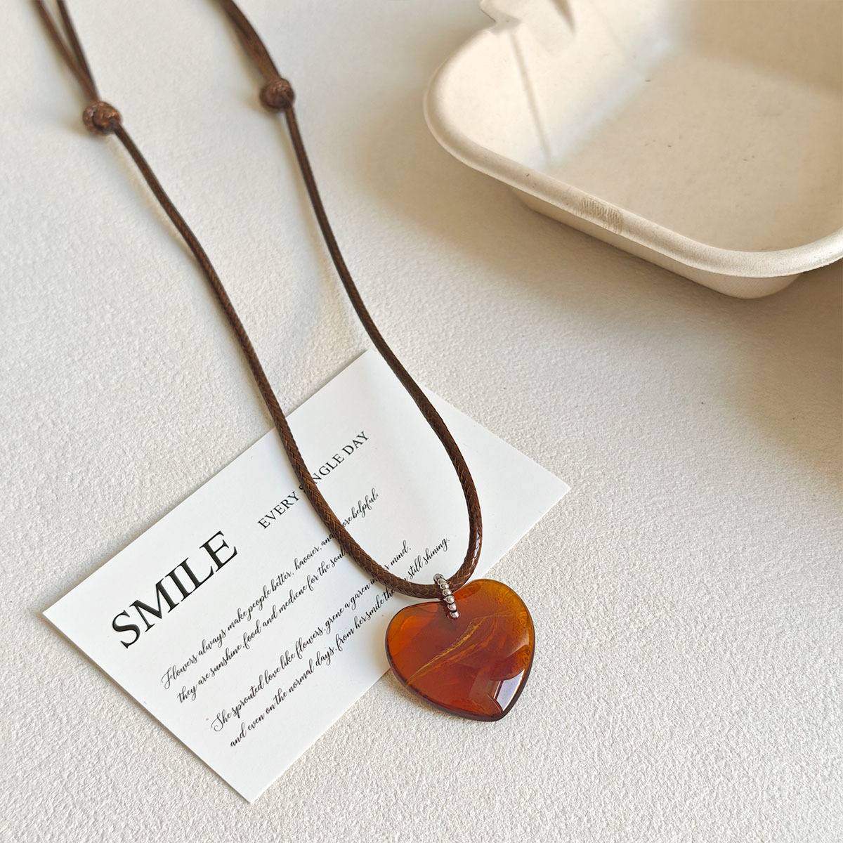 Retro rock sugar amber heart-shaped pendant necklace for women, adjustable wax rope, long sweater chain for autumn and winter, a niche accessory pic 7