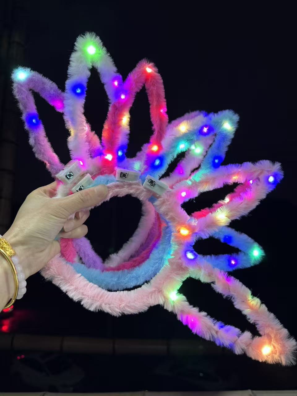 热卖新款发光长毛毛绒兔耳朵发光发箍LED灯闪光头饰夜市地摊批发详情2