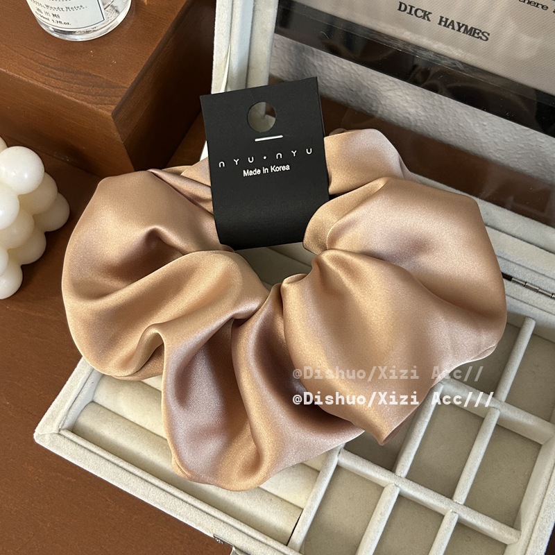 High-quality, retro large intestine hair band with a large 18cm diameter satin finish, exuding a fashionable and high-end vibe. Large intestine hair band headband pic 14