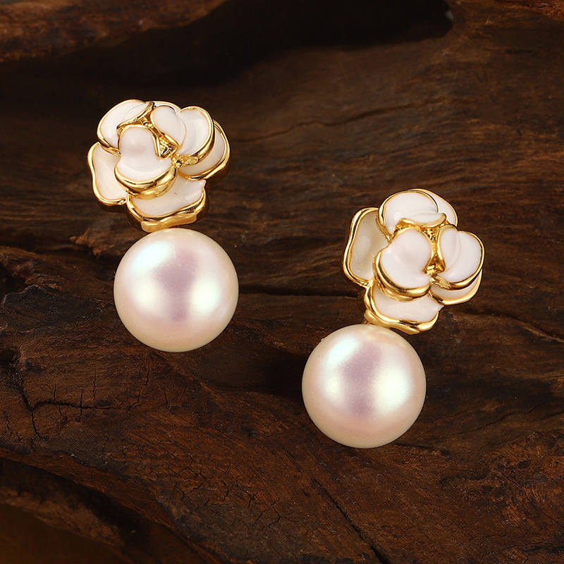 Flower pearl earrings with a light luxury and high-end feel for summer 2024, versatile 925 accessories, French retro earrings for women wholesale pic 23