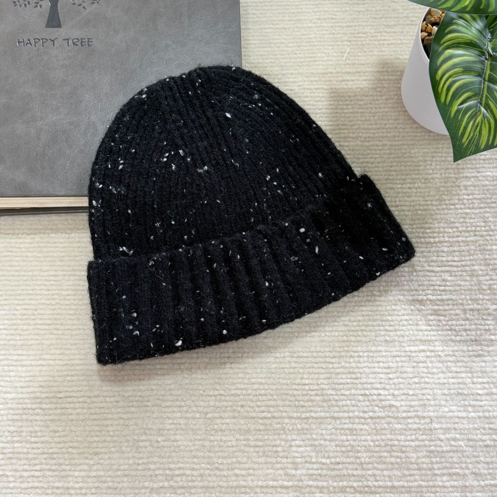 Factory direct sales of versatile and warm knitted caps for both men and women. 2025 Autumn and winter simple commuting style 0305 pic 1