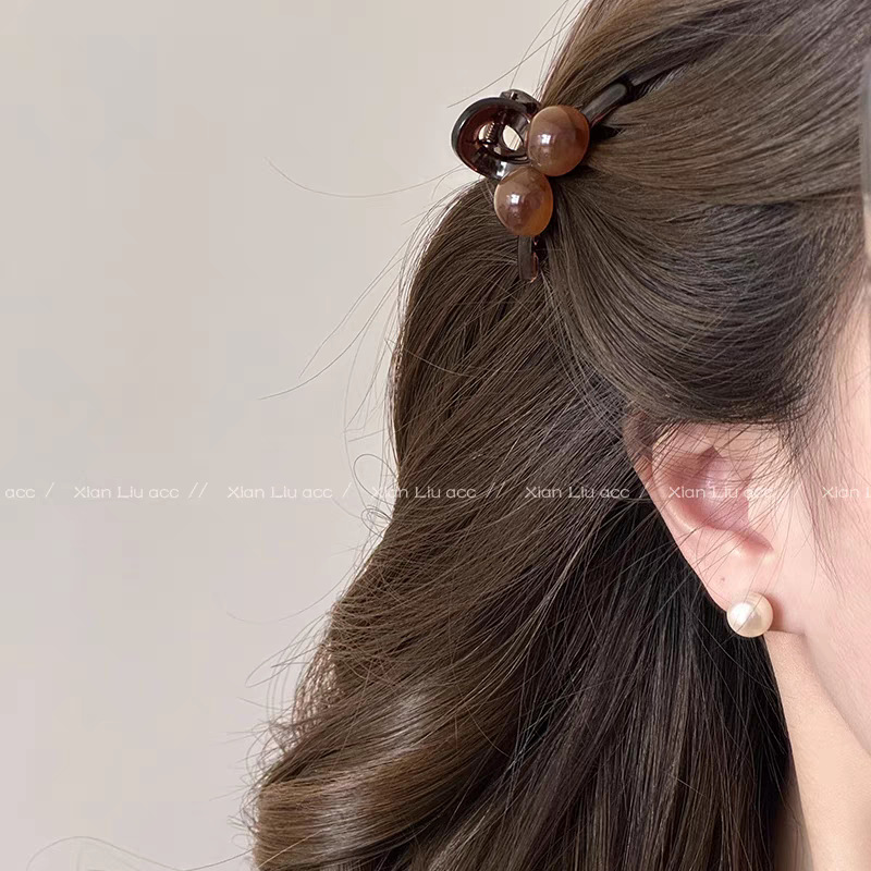 Amber cherry mini hair clip for women, 2025 new style, high-end princess hairstyle, side bangs, hair clip, shark clip pic 3