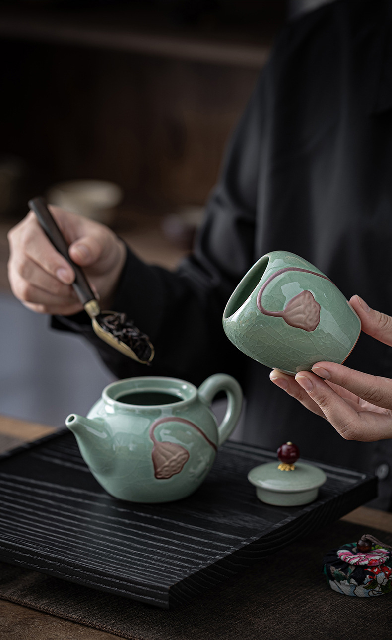 Relief Ge Kiln crackle Kung Fu tea set, a complete set of high-end ice-crack glaze ceramic for home use, practical for office use and as a gift pic 7