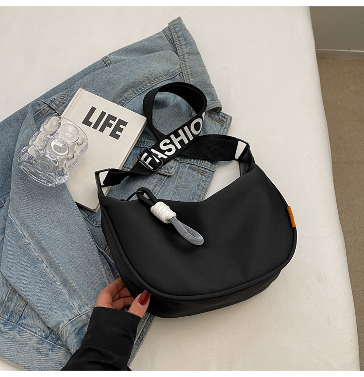 帆布包包女2024新款春夏季百搭饺子包休闲运动宽带单肩斜挎包女包详情31