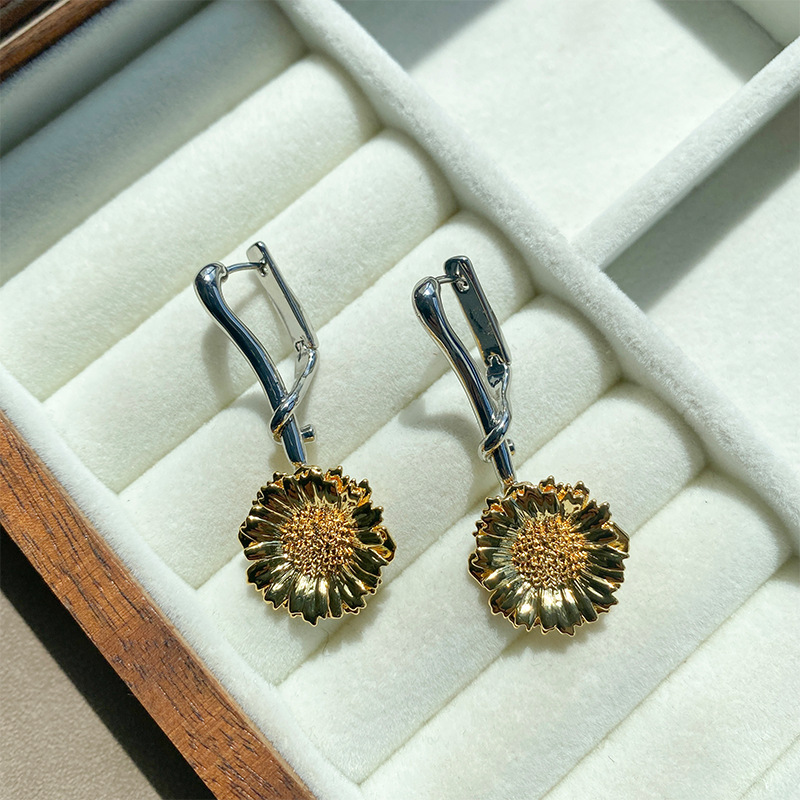 张悦儿同款新款小雏菊耳钉手链女小众设计感高级轻奢气质百搭项链详情5