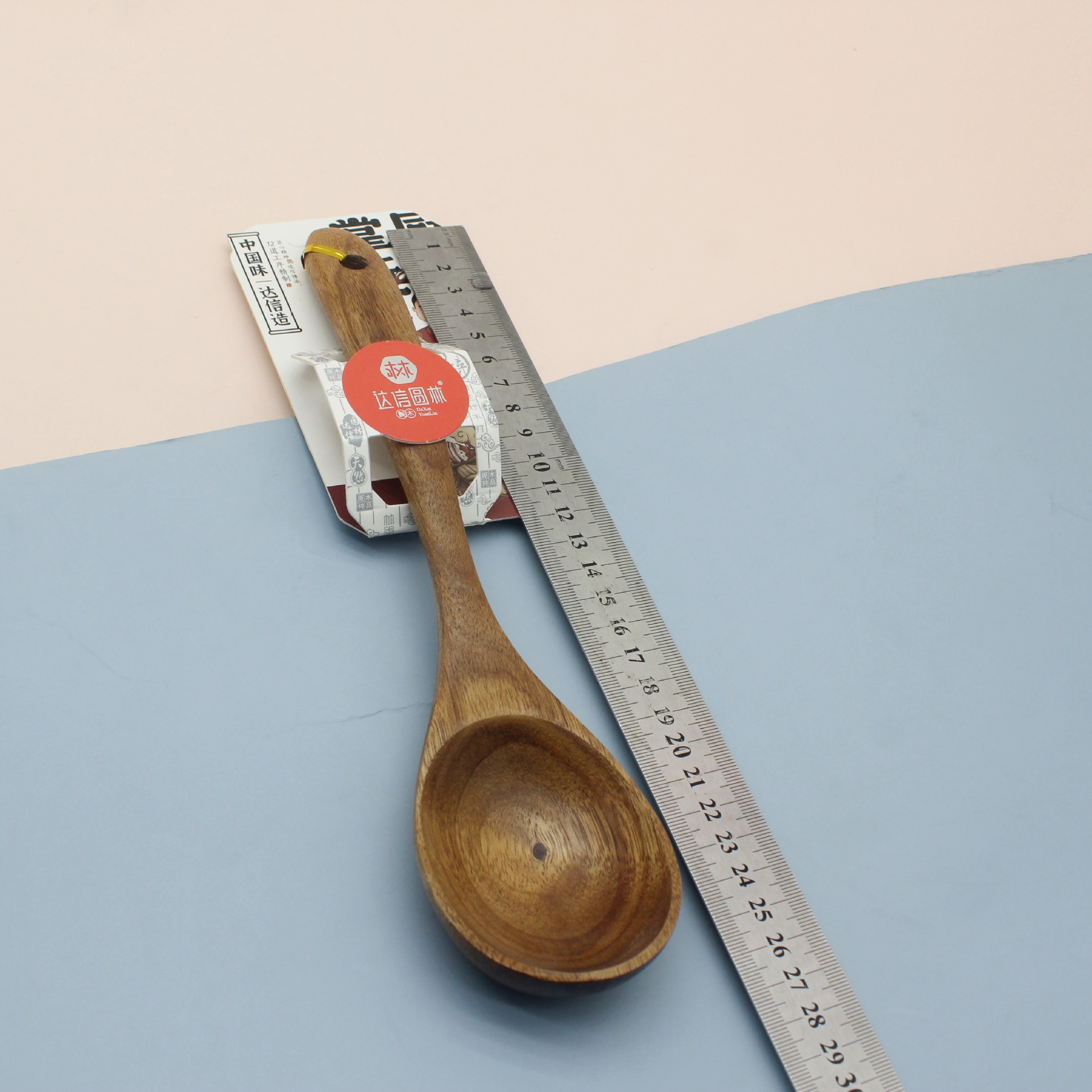 The wooden cooking spoon and spatula for the kitchen can handle everything from stir-frying to making soup, boiling, stewing and deep-frying in one go. It can also drain oil and water, and is not tiring to hold for a long time pic 5