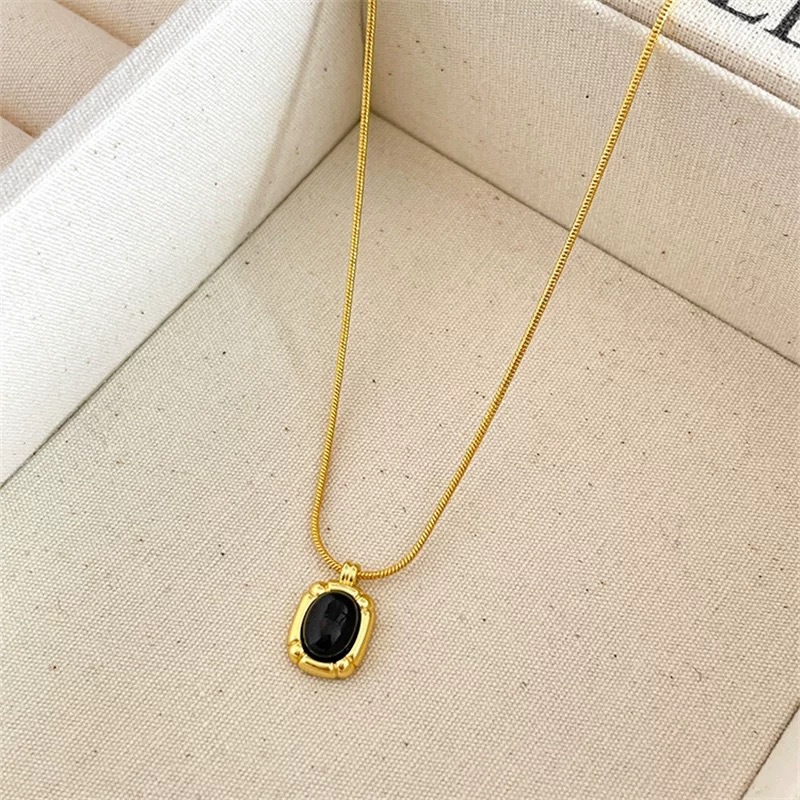 好团圆向前白百何同款金色黑玛瑙项链 叠戴配饰高级感轻奢蛇骨链详情2