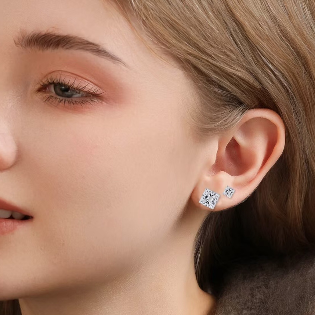 WlC Zircon small ice cube titanium steel embedded with ear-piercing flat screw ear studs for men and women, a niche, light luxury and high-end feel pic 2