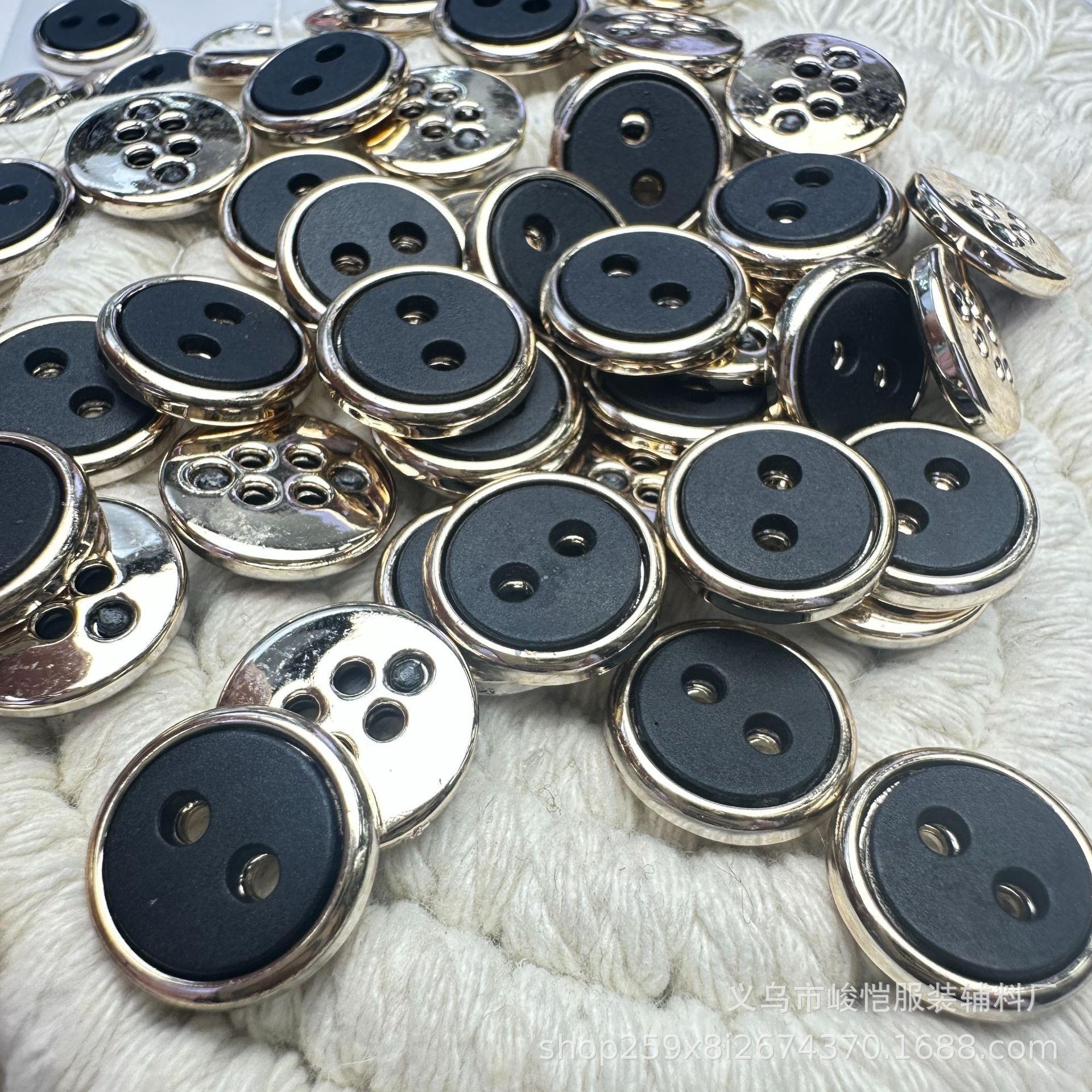 Resin button wrapped copper pearlescent true corrugated button, high-end shirt T-shirt, four-eye and two-eye small button manufacturer in stock pic 14