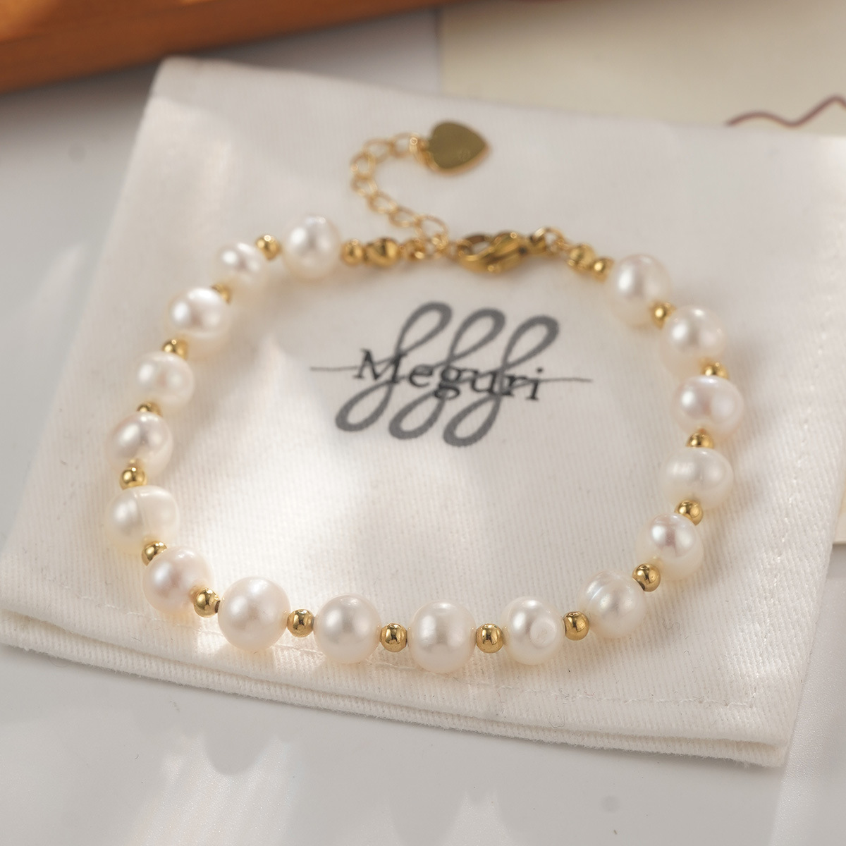 复古时尚天然珍珠手链 ins闺蜜同款串珠简约轻奢小众爱心吊坠手串详情22