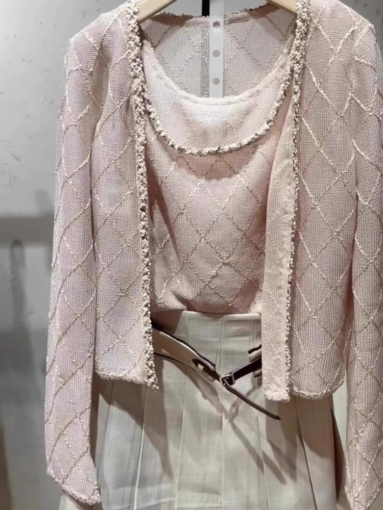 A unique and super beautiful two-piece French style pink knitted sweater with a halter top for women in early spring 2025 pic 3