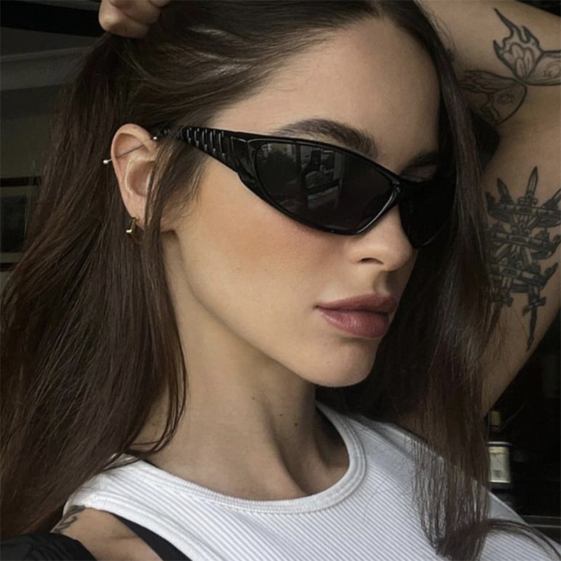 European and American futuristic tech sunglasses, Y2K millennium sunglasses, retro and high-end sunglasses for girls, street style for women pic 4