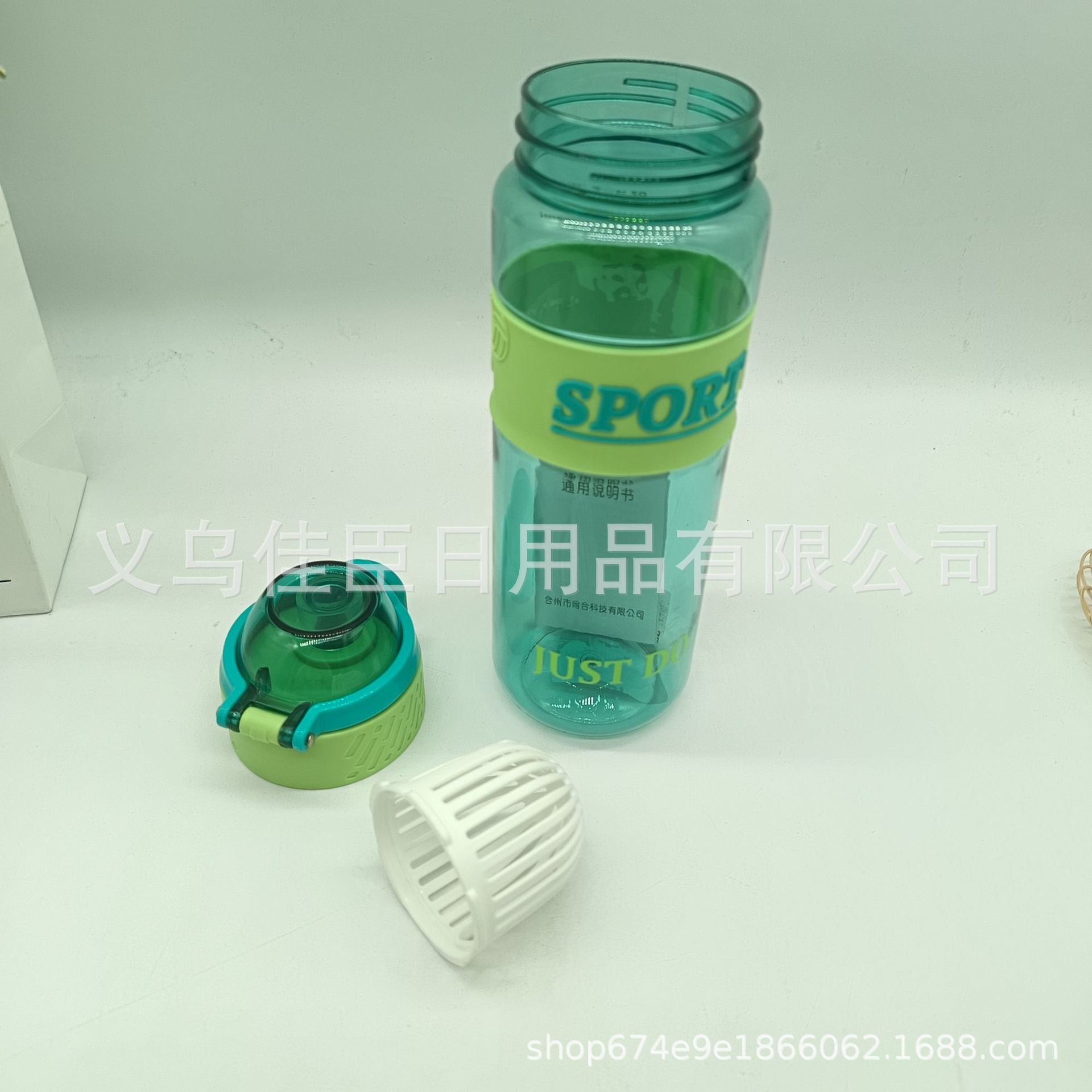 High-appearation-level plastic large-capacity water cups for both men and women, portable and hand-held, with bouncy LIDS, are simple and elegant sports and fitness water cups pic 8