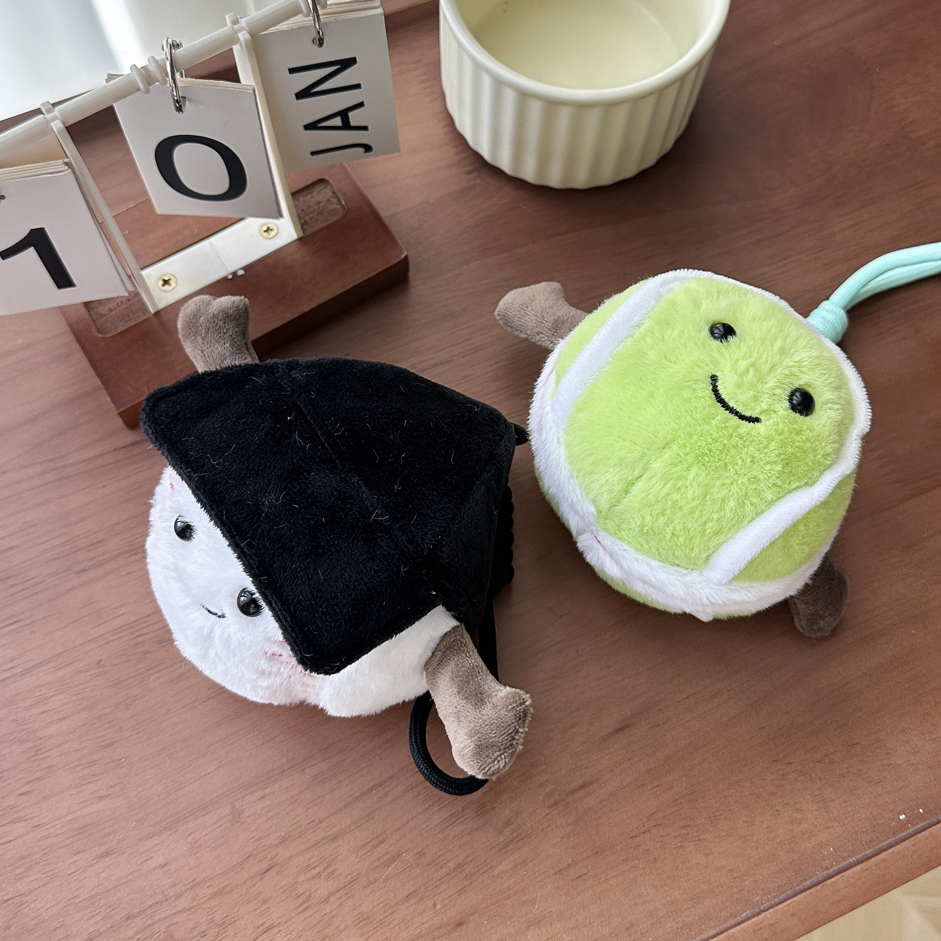 网红同款羽毛球毛绒公仔摆件玩偶趣味可爱宝宝安抚创意篮球足球详情3