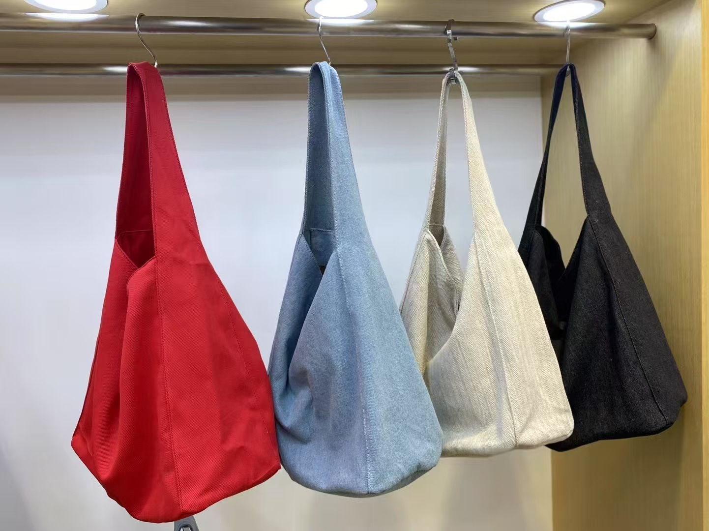 Niche design sense canvas bag, large-capacity Korean-style laid-back single-shoulder bag, 2025 commuter student underarm tote bag pic 13