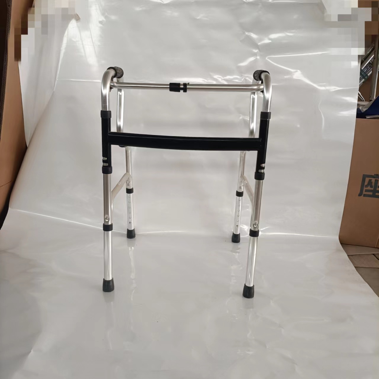Wholesale aluminum alloy elderly walkers, double-bend walkers, stainless steel assistive walkers, crutches and health care equipment accessories from the manufacturer pic 5