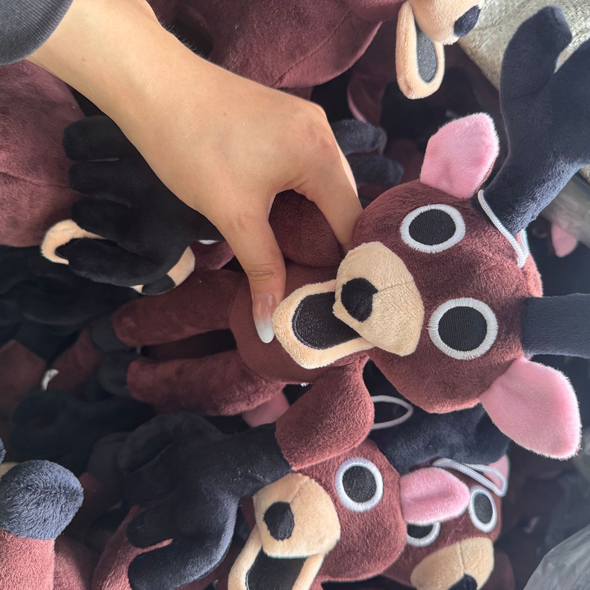 跨境新品99Nights恐怖游戏周边麋鹿公仔99夜趴姿麋鹿毛绒玩具玩偶详情2