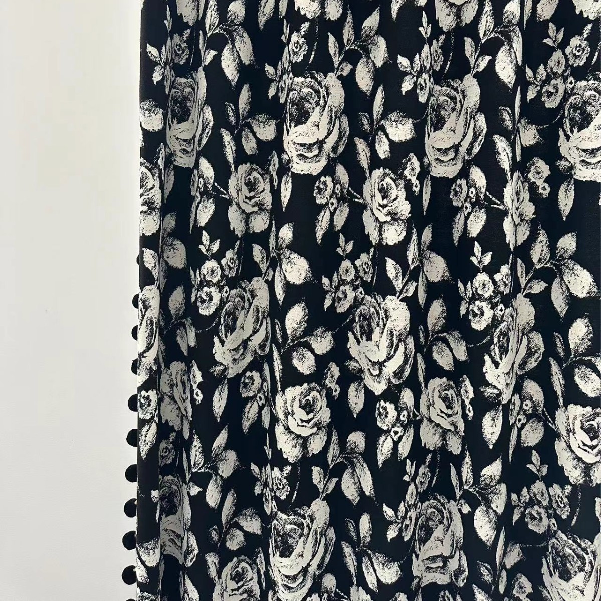 黑色玫瑰窗帘法式轻奢高级感客厅客厅卧室遮光雪尼尔提花窗帘布料详情6